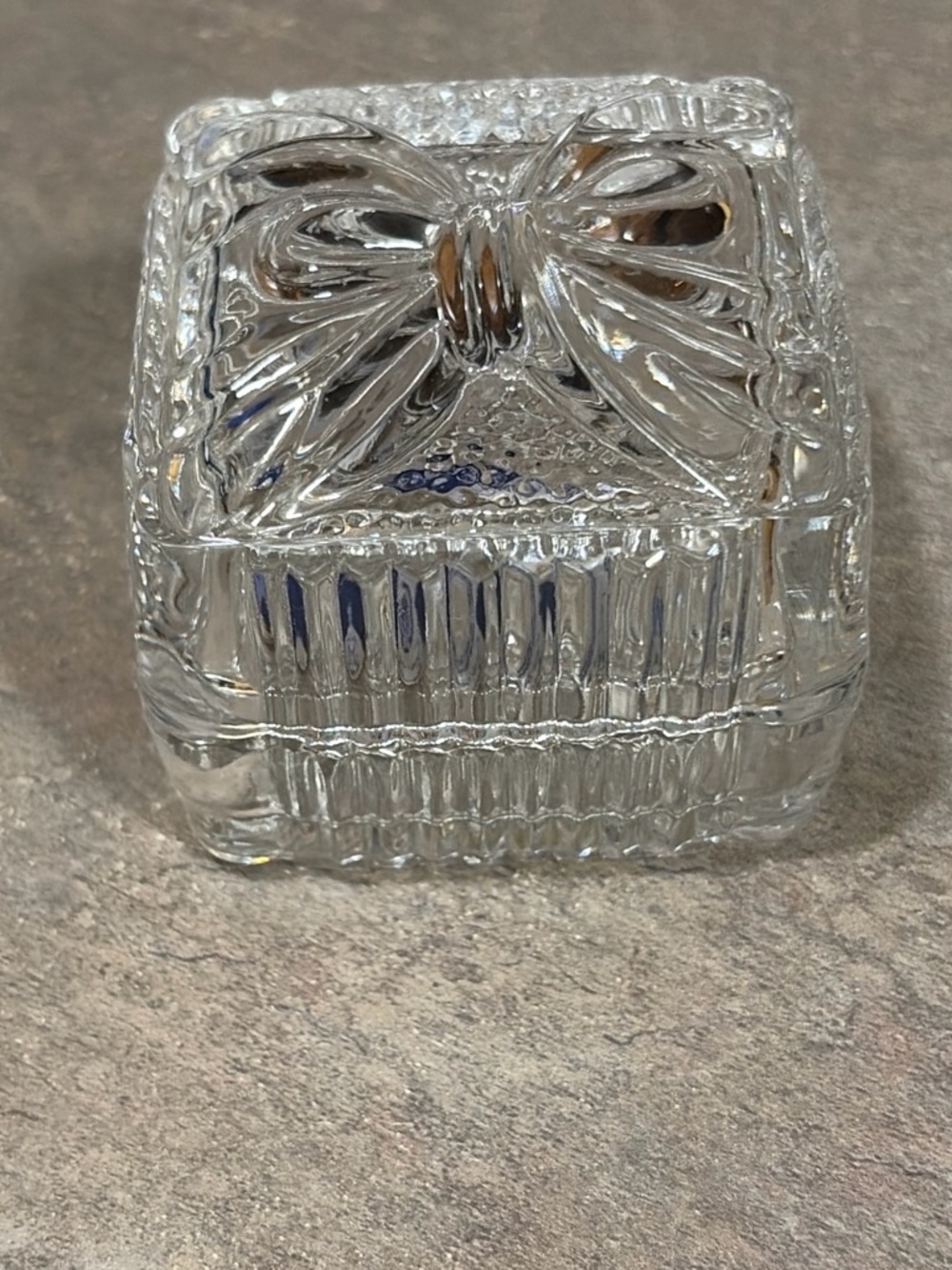 Vintage Yugoslavia 24% LED Crystal Bow Trinket Box w/ original label